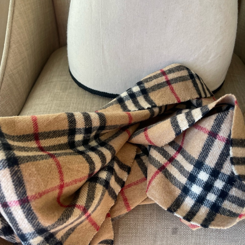 Authentic vintage Burberrys vintage nova check tan scarf (D5096) - Picture 8 of 8